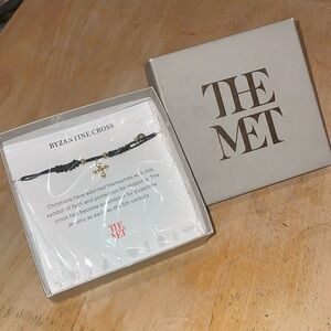 NIB The Met Byzantine Cross Accessory Boxed Gift
